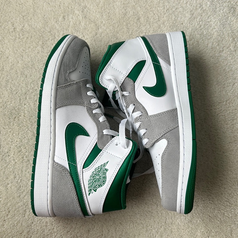 Nike Air Jordan 1 Mid SE GS Pine Green Smoke Grey - Mens 9.5